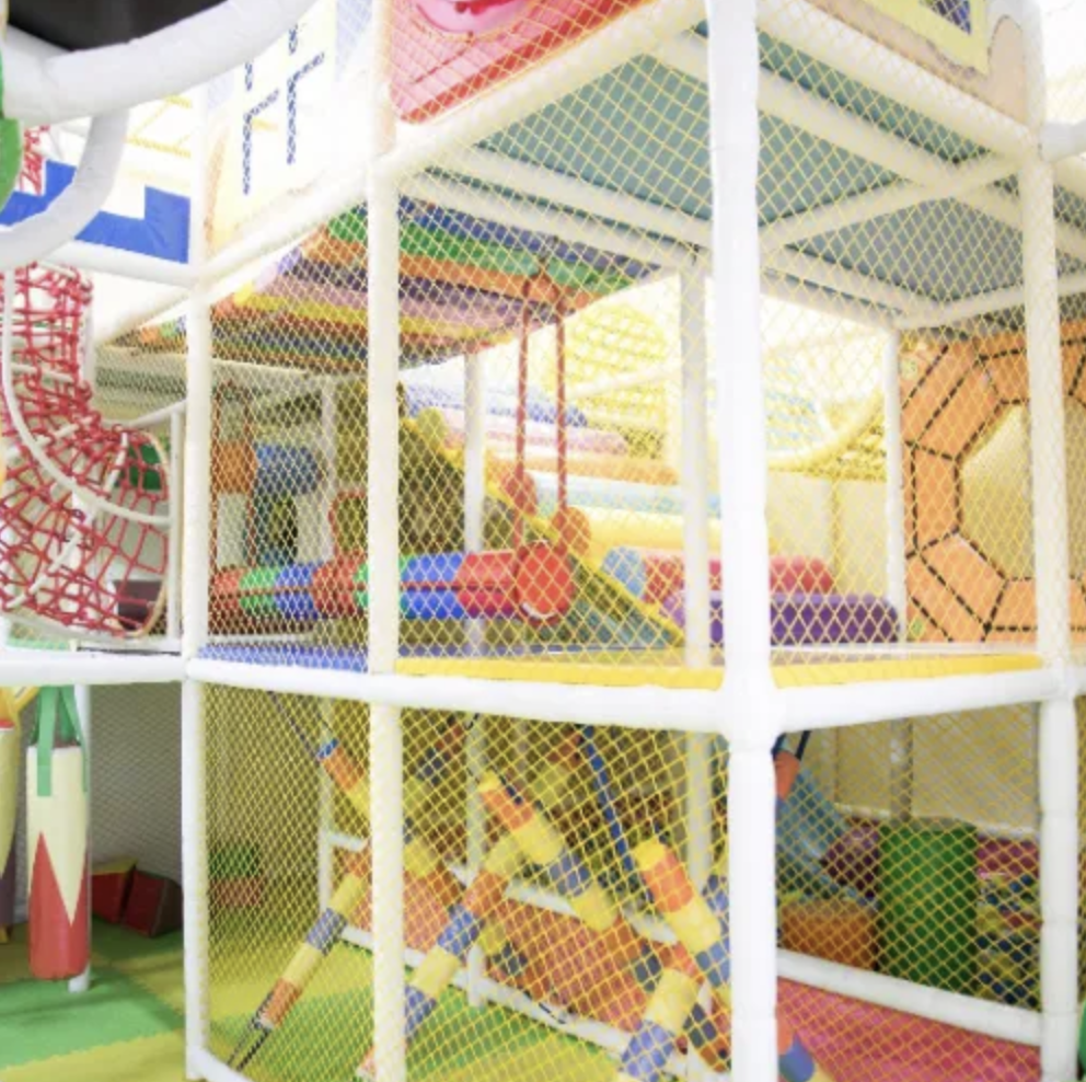 Skubiai parduodamas vaikų žaidimų kambario - šeimos kavinės verslas